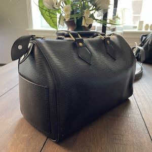 SALE Authentic Louis Vuitton Speedy bag  28 Black Epi